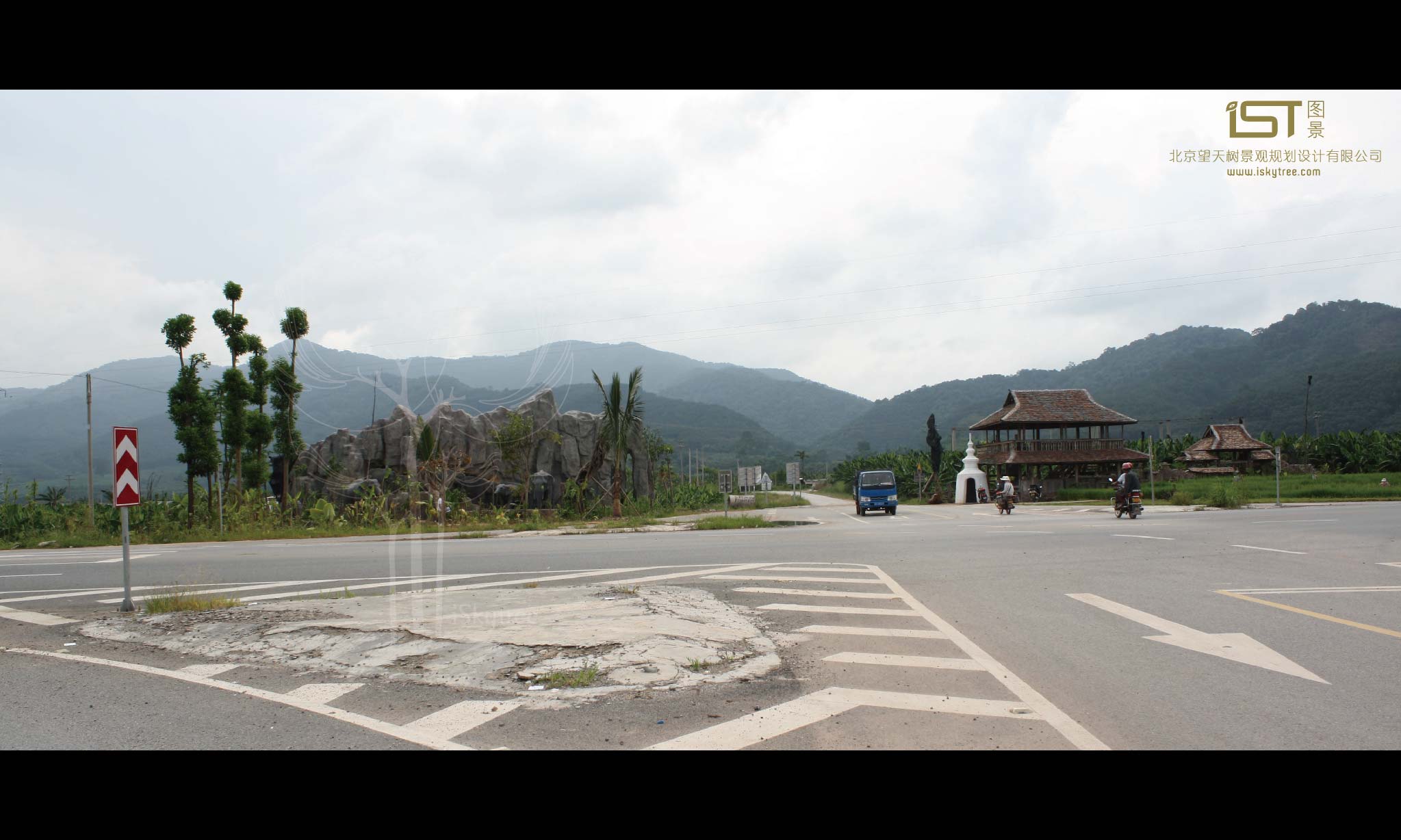 建成后的曼旦景區(qū)主入口大門實(shí)景